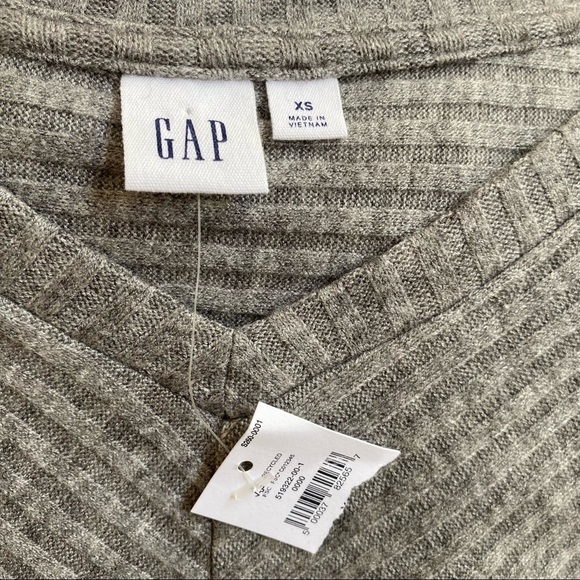 GAP Long Sleeve T-shirt - Picture 3 of 7